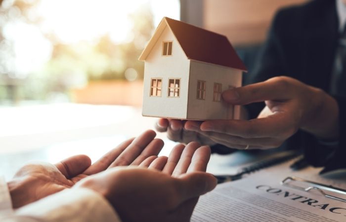 Top 5 Real Estate Postcard Ideas for Successful Realtors