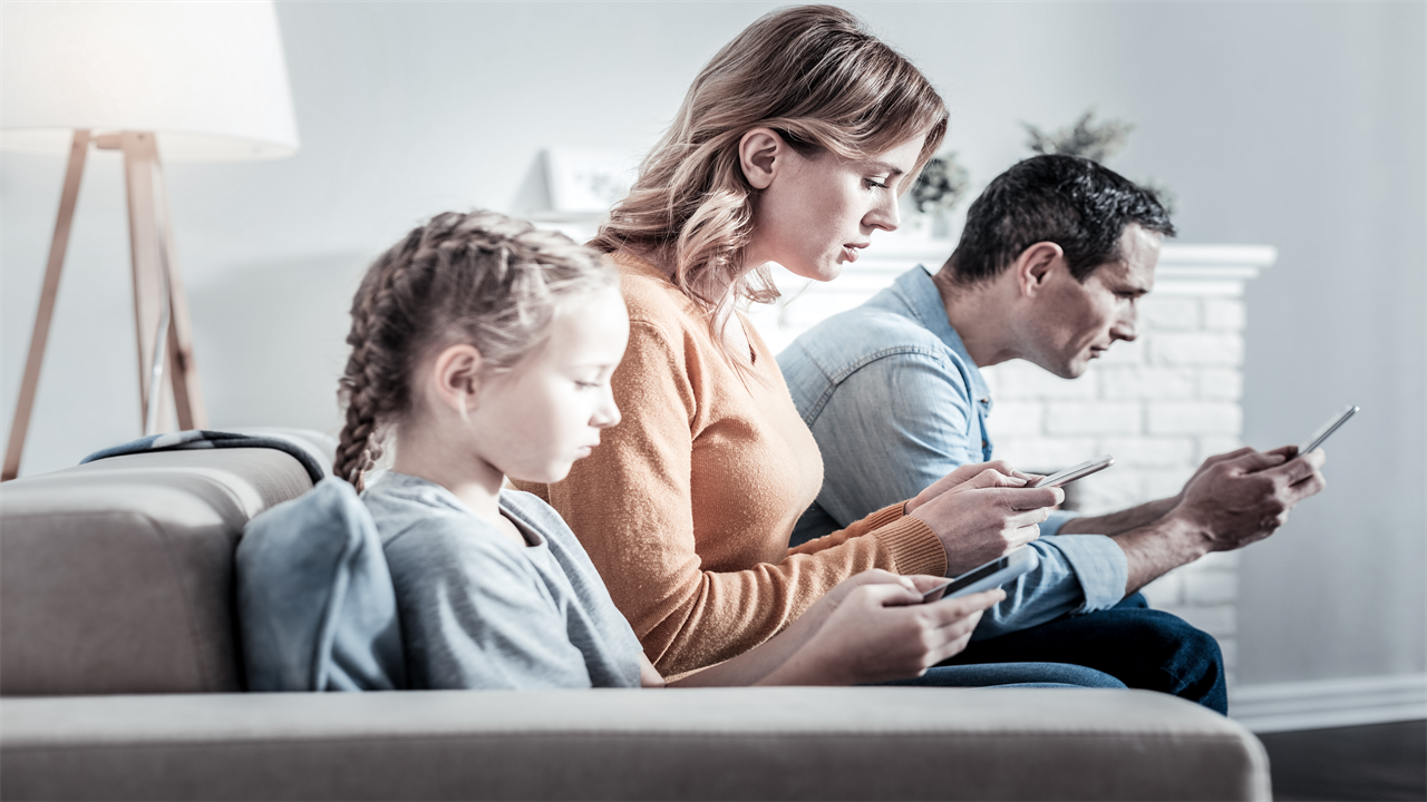 Four ways taking a break from social media can help your bank balance