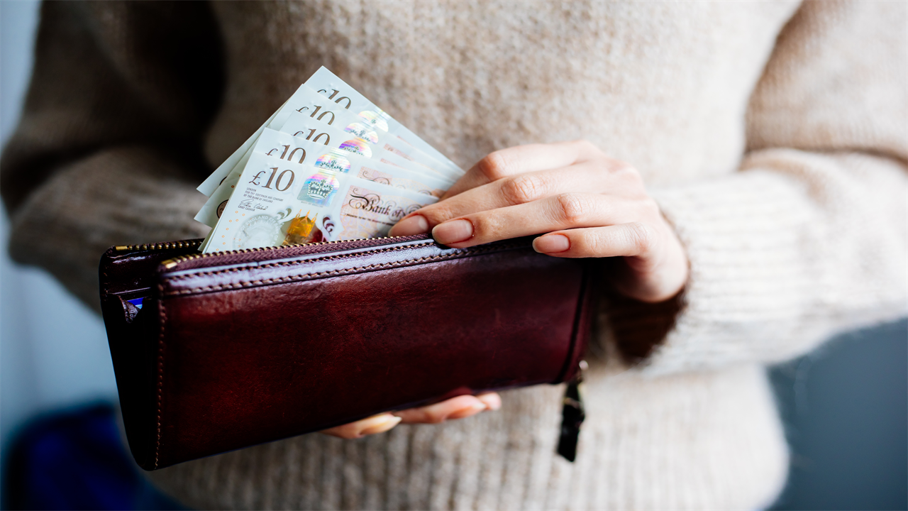 All the energy bill help and free cash you can apply for NOW – and you could get up to £2,335