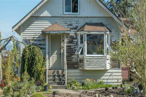 How much profit does a house flipper make?