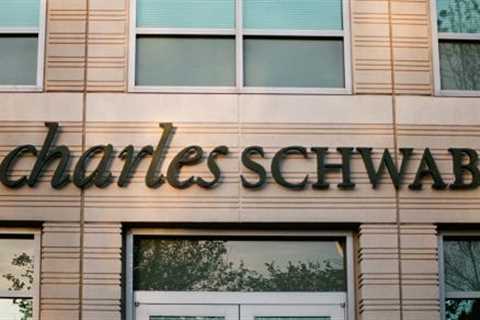Schwab Eyes Worst Month Since 1987 as Cash Shifts to Money Funds